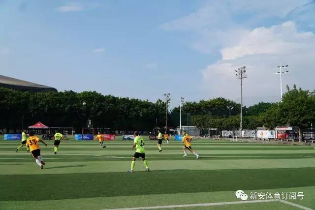 中足联通报申花主场：球迷围堵辱骂小球迷父亲